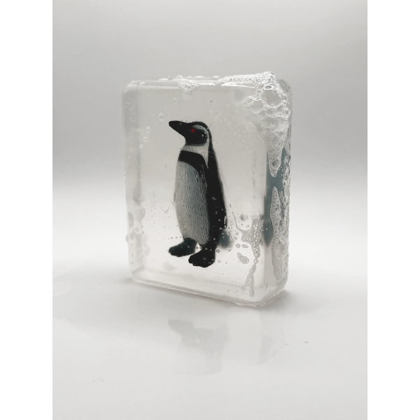 Savon Pingouin avec figurine Ludi Soap | JOLI GAMIN