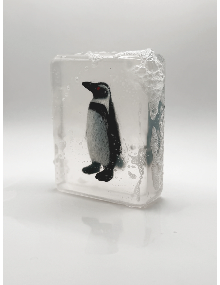 Savon Pingouin avec figurine Ludi Soap | JOLI GAMIN